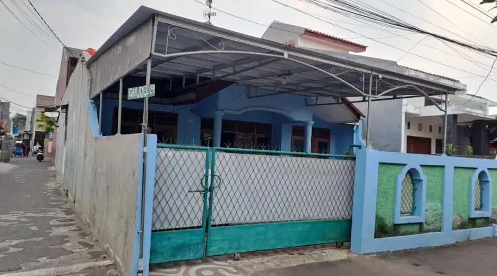 Rumah Dijual Cepat Apa Ada nya  Strategis Daerah Jagakarsa