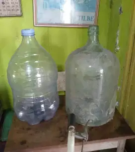 Botol kuno jumbo seukuran galon