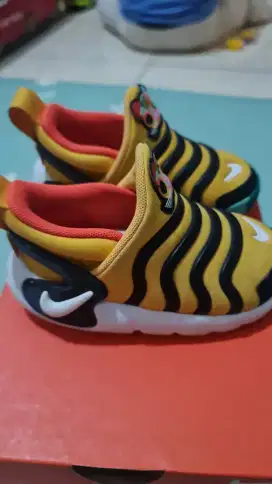Sepatu Nike Bumble Bee