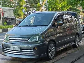 Nissan Serena 2.0 CT Automatic 2010 Abu-Abu