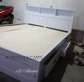 Tempat Tidur Kayu Laci