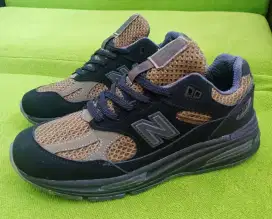 Sepatu New Balance x Stone Island 991 v2