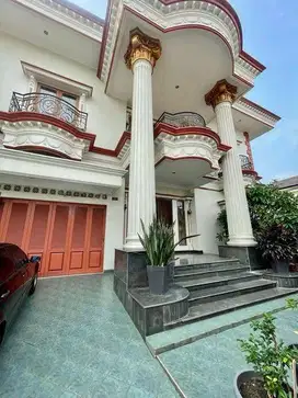Rumah Mewah Hoek 2lt 498m2 20x25 5+2KT di Citra Garden Kalideres