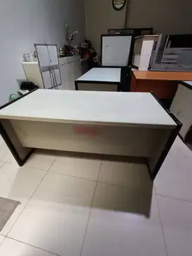 MEJA KANTOR PANJANG SECOND SEKEN BEKAS UKURAN 160x79x76