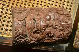 Ukiran kayu Bali antik detail