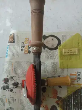 Bor kayu manual