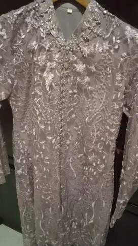 Di jual kebaya kurung size L. Baru 1 kali pemakaian