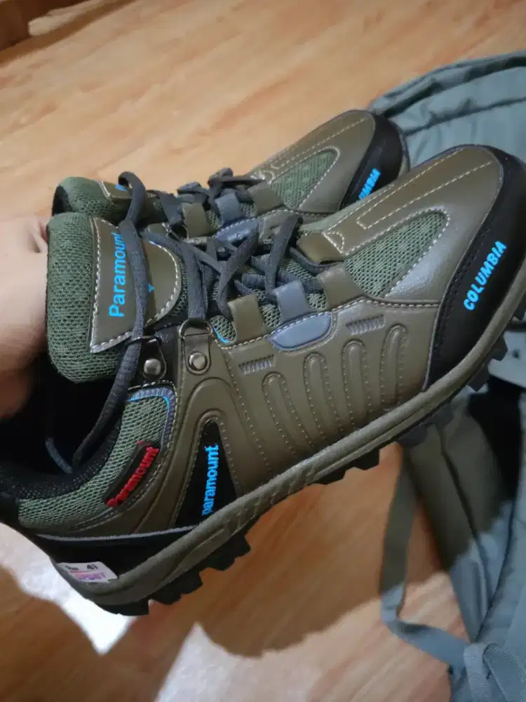 jual sepaket alat gunung (carrier + sepatu gunung )
