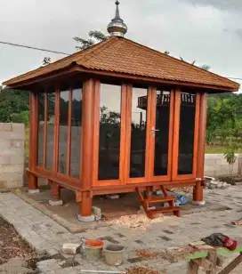 saung musholla pakai kaca