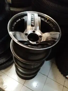 Rally 15x8in et-22 Ban Maxxis 31