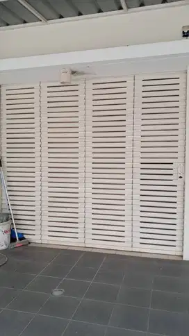 Pintu Garasi Geser Puri Manison - Besi Tikung  Copotan Rumah Cluster