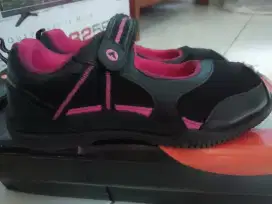 Airwalk Size 35 New