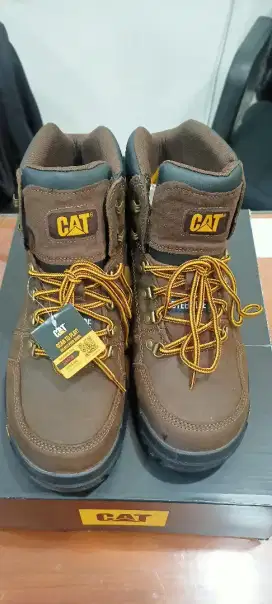 Sepatu safety merk Caterpillar no. 45 original