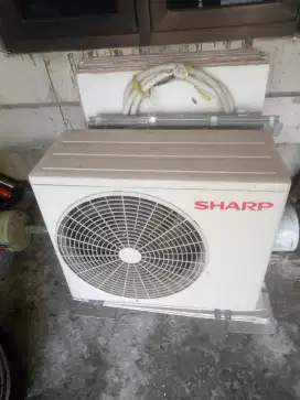 AC SHARP 1 PK lengkap ada pipa tembaga 4m kondisinya masih bagus