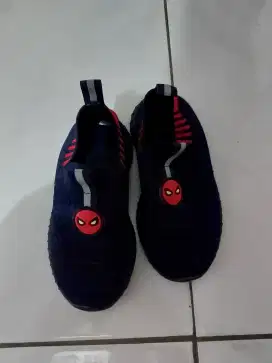 Sepatu anak BATA Spiderman