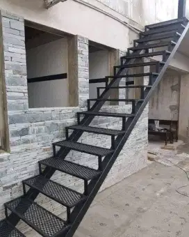 Tukang pagar tralis