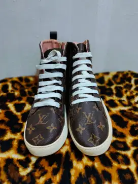 Sepatu Louis Vuitton