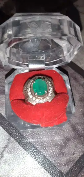 Cincin Zamrud Kolombia