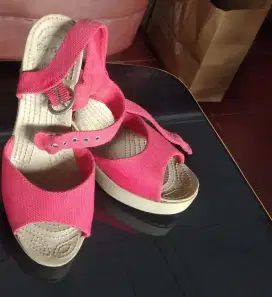 Sepatu/sendal wanita