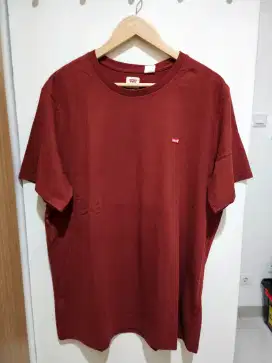 T Shirt Levis warna Maroon size XL Original 100%