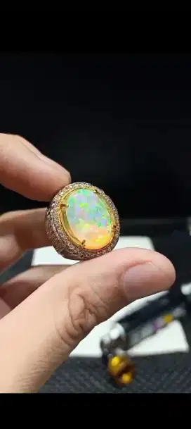 Batu White opal