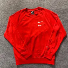 Crewneck nike international redcolour
Size on tag XL