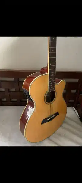 Gitar akustik kondisi sangat baik