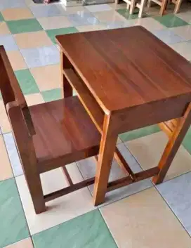 Pengrajin meja kursi sekolahan/perlengkapan sekolah