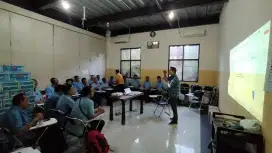 Pengemudi Taksi Darmokali