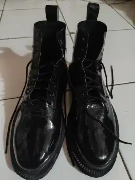 Sepatu boot remaja size 42 glossy sintetik 96%