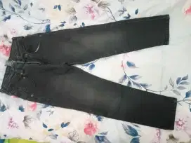 Jeans hitam anak perempuan