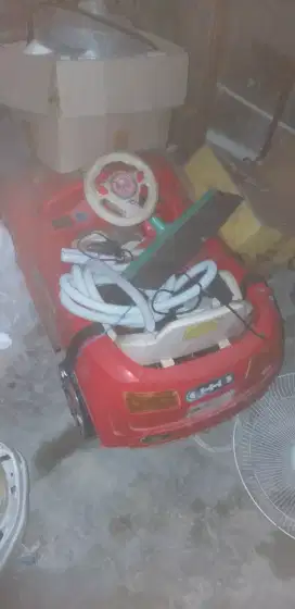 Mobilan remot terbengkelai