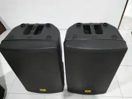 Speaker aktif 15 inch merk Hertz  ( HZ) model Max 15 RC ada 2 unit