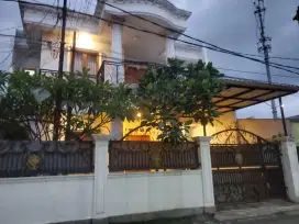 DI JUAL Rumah 2 lantai LT 210 LB 240 SHM,IMB dan atas nama sendri