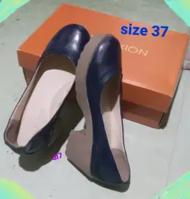 Sepatu wanita  navy moerah