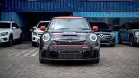 Mini John Cooper Works Hatch Black with Red Roof