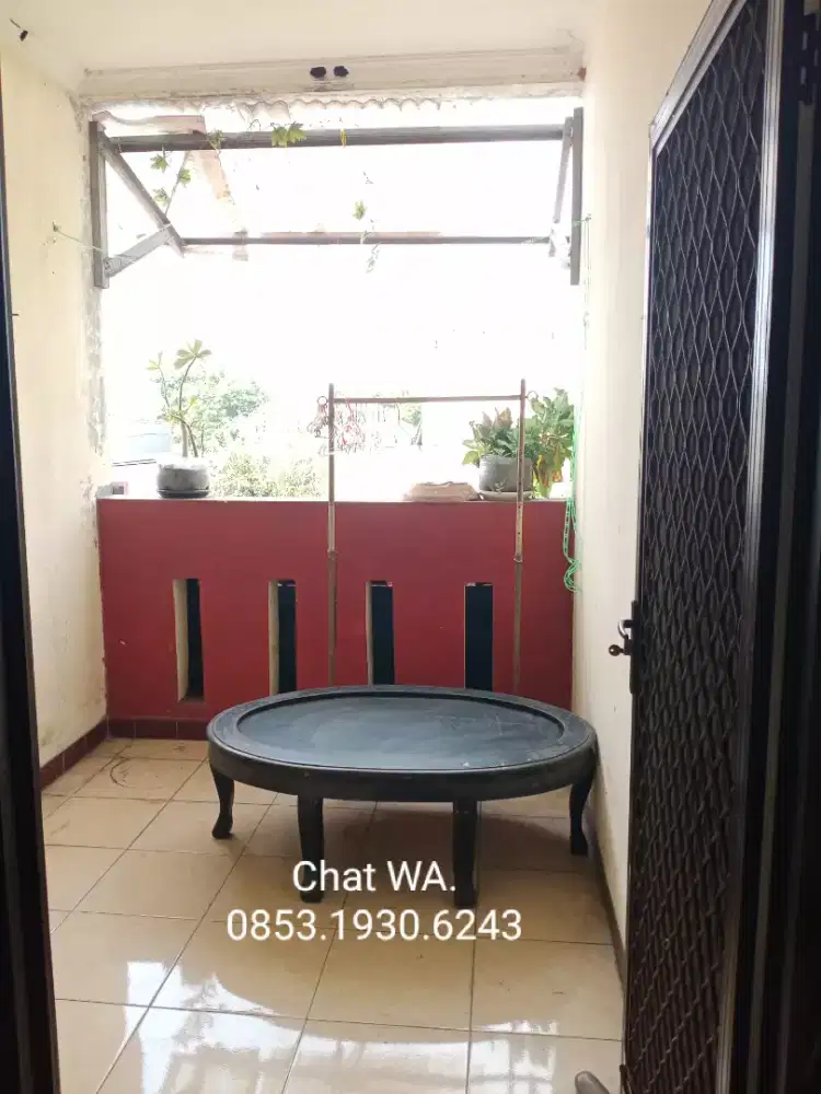 Meja Kayu Hitam Oval