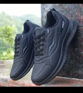 Sepatu Sneaker Pria