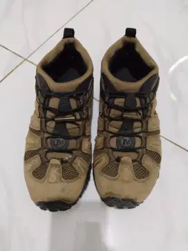 Sepatu hiking marrel