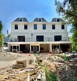 Dijual Rumah 3 Setengah Lantai Eropa Modern Dekat MRT Lebak Bulus