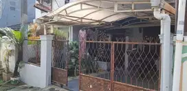 Dijual segera     Rumah siap pakai di Pondok Kelapa Jakarta timur