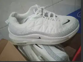 Sepatu Sneaker Pria Nike Warna Putih Kombinasi Size 42 Baru