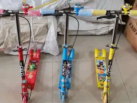 Skuter Anak ( Memiliki Rem Tangan Dan Bel Sepeda ) / Scooter / Otoped