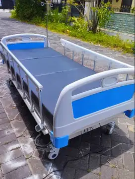 Bed Crank 3 Sella Tempat Tidur Rumah Sakit Electric Tiang Infus +