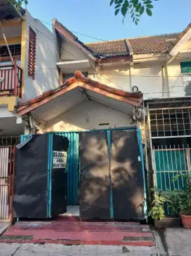 Rumah 2 lt, bisa tinggal & usaha di Taman palem