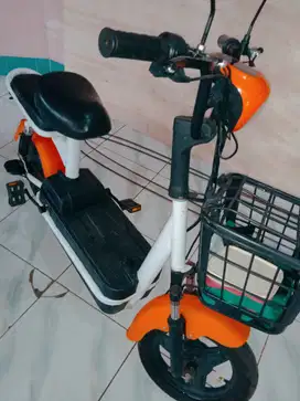 Sepeda Listrik Simpel dan Kece
