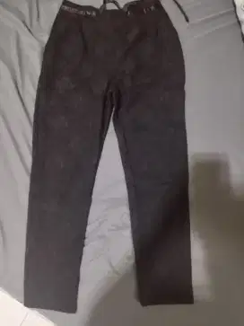 Celana blucrat hitam