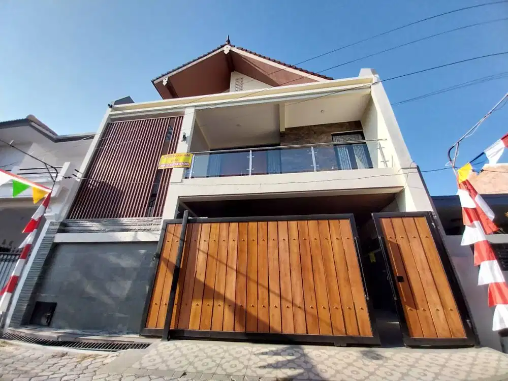 Disewakan Rumah 2 Lantai + Basement, Lengkap dengan Furnitur