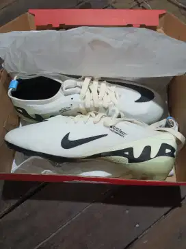 Sepatu bola nike