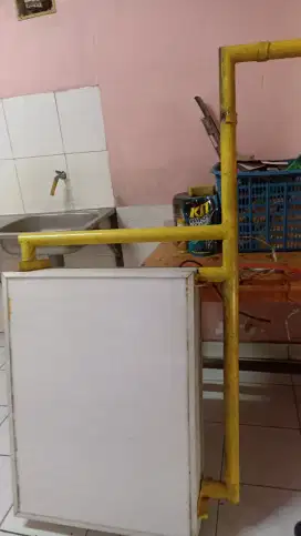 Neon box berikut lampu di dalam